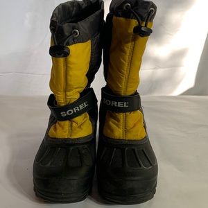 Sorel boots size5 color black and yellow